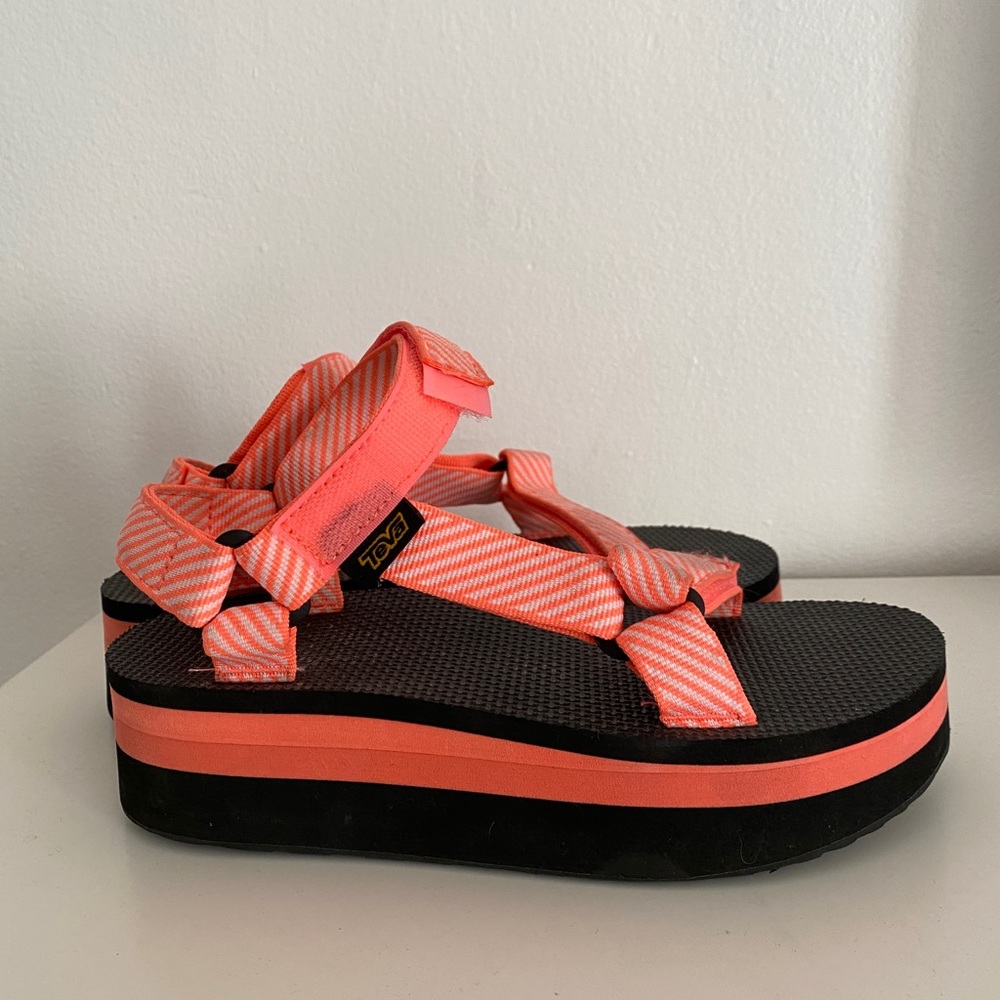 TEVA platform sandals US 7